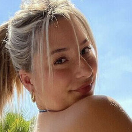 BrittMacDonald erotische sex bild