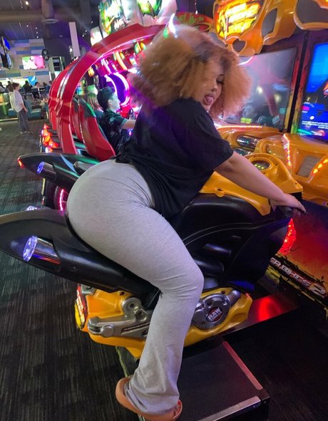 Sheismami hübsche pornostar bilder