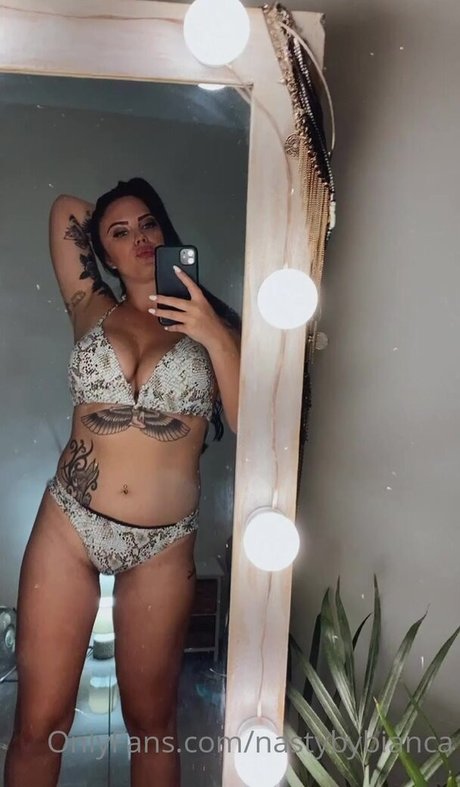 NastybyBianca nackt erotische foto