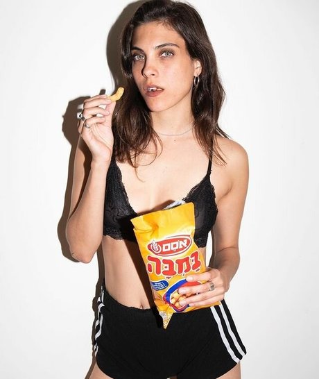 Meyran Menkes hd erotische galerien