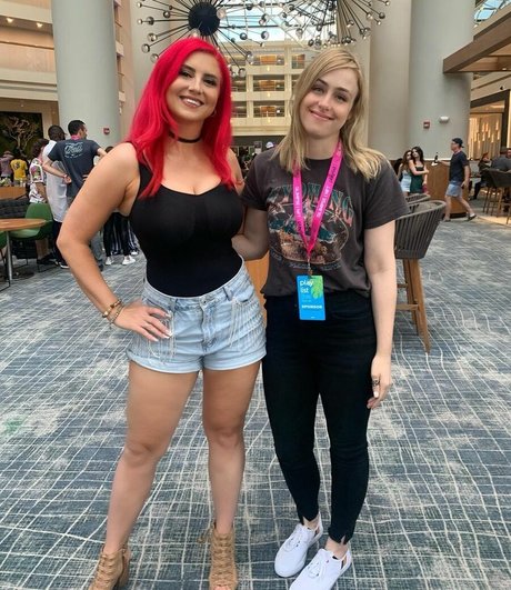 Katy Beaver heiße porno bild