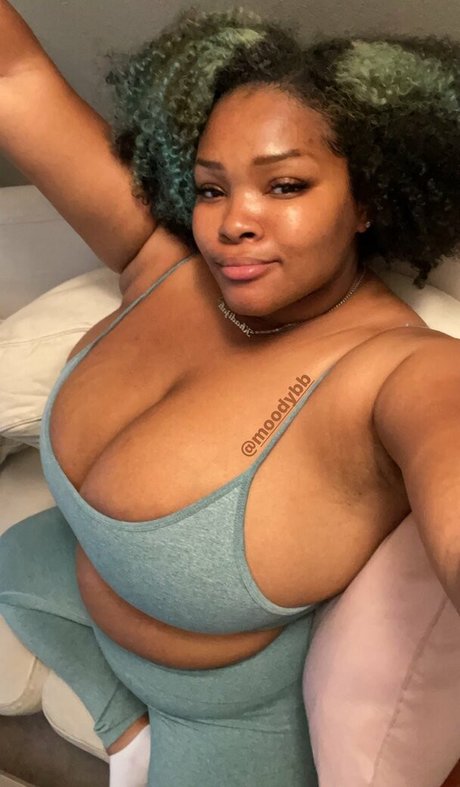 MsMoodyBB xxx pornografische bild