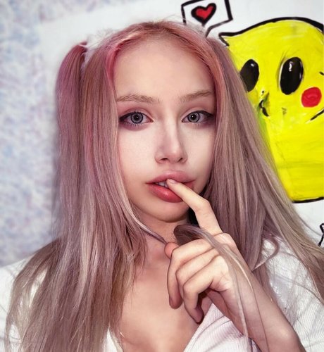 Lolibela Belaofficial nackt akt bild