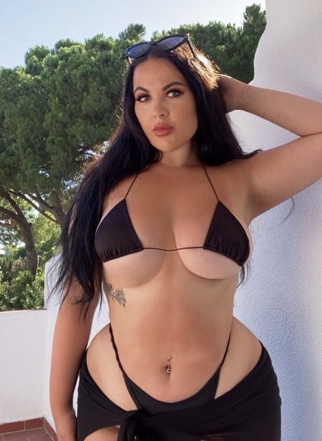 Laratheloser On Insta kostenlose akt foto