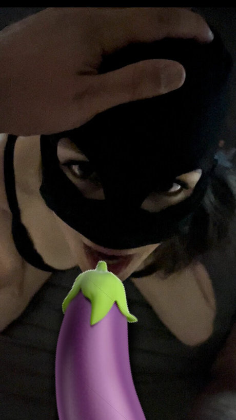 LucieAzarro nackt top archiv