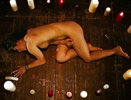 Mylene Jampanoi model erwachsene foto