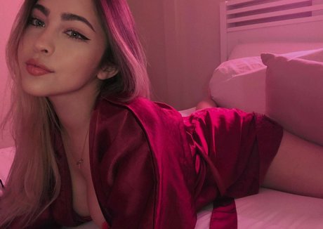 Ana Hilenna sexy akt foto