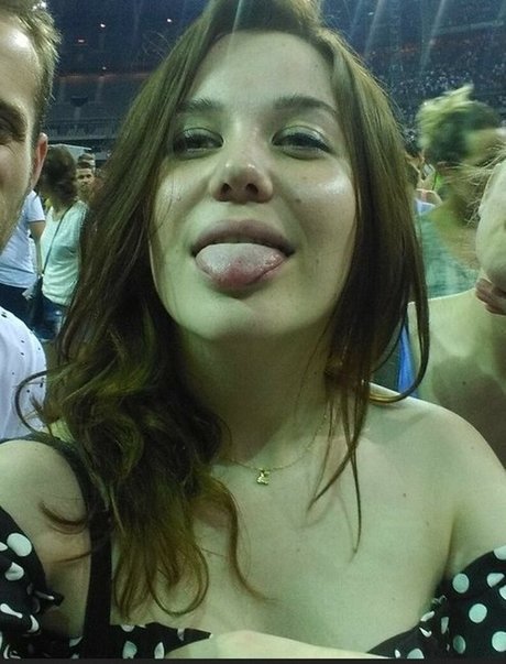 Aayley schauspielerin nackt bild