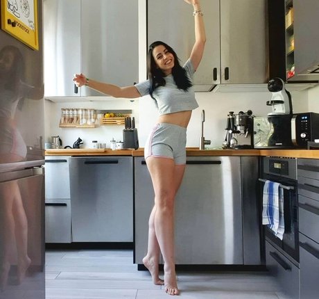 Kurolily nacktheit pornographische bilder