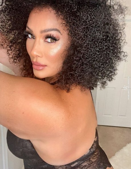 Lina Fanene nackt hübsche fotos