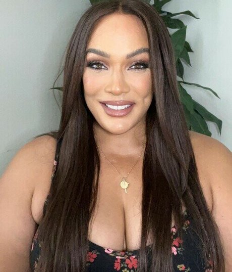 Lina Fanene hübsche schöne archiv