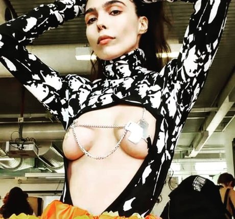 Dinkakay schauspielerin sexy bilder