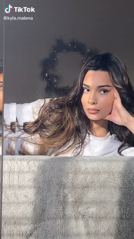 Kyla Malena heiße nette bilder