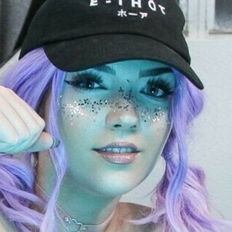 deeLazee model nackt galerie