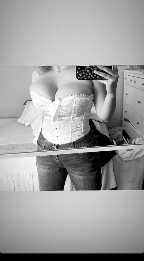 Amelia Tidd schauspielerin akt foto