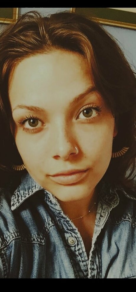 Molly Mae Osborne kunst erwachsene archiv