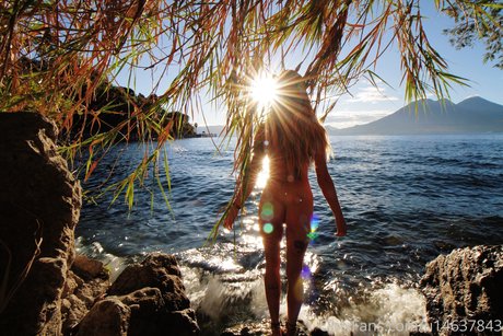 flugbegleiterin onlyfans hd nackte bilder