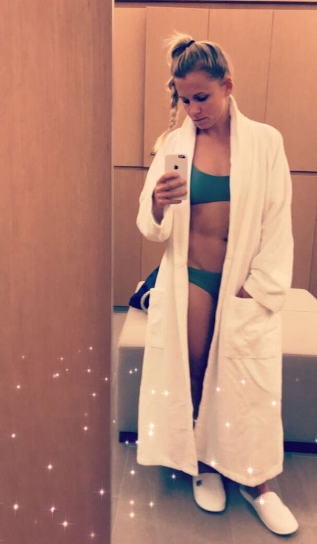 Julia Simic xxx galerie