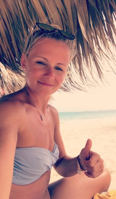 Julia Simic xxx nackten galerien