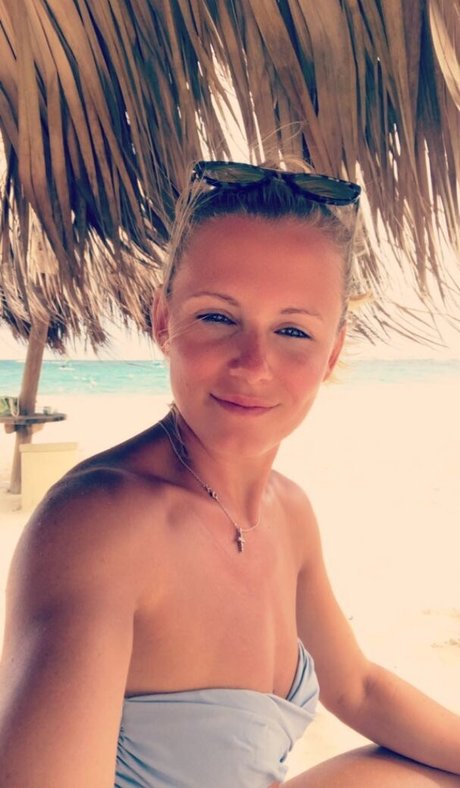 Julia Simic nackt xxx foto