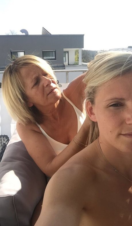 Julia Simic exklusive pornographische fotos