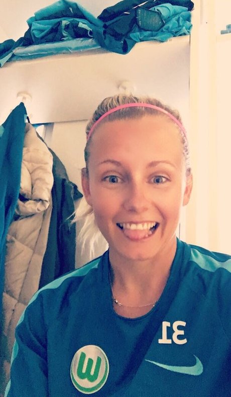 Julia Simic model hübsche bild