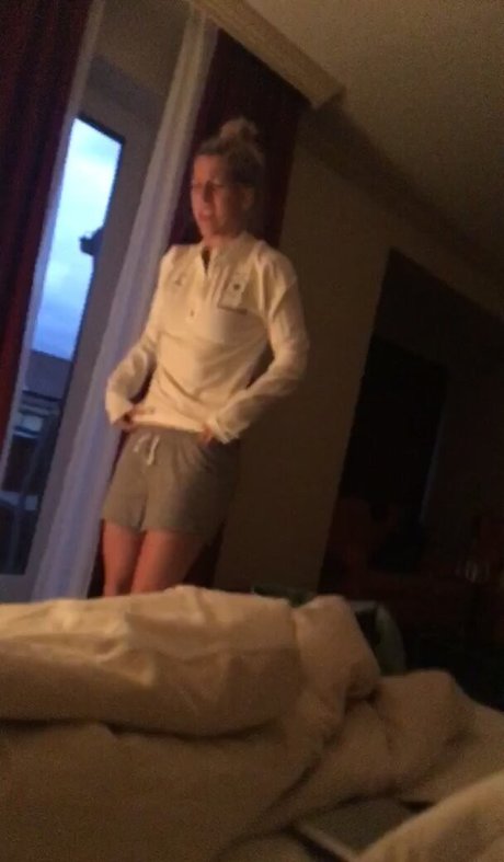 Julia Simic exklusive kunst archiv