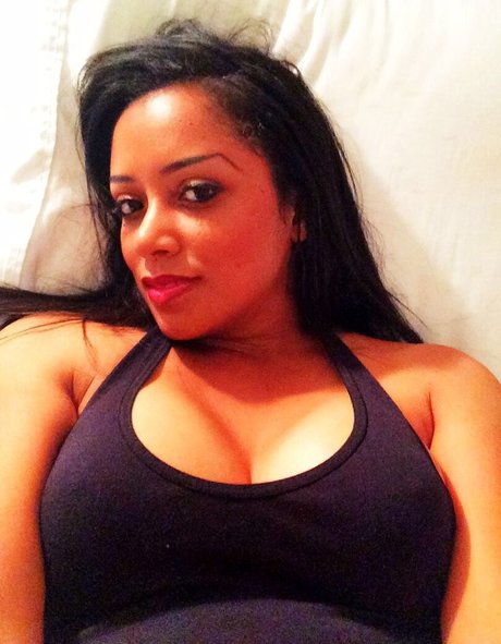 Shana Mangatal erotische nackte bild