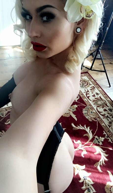 Romanie Smith kunst nackt fotos