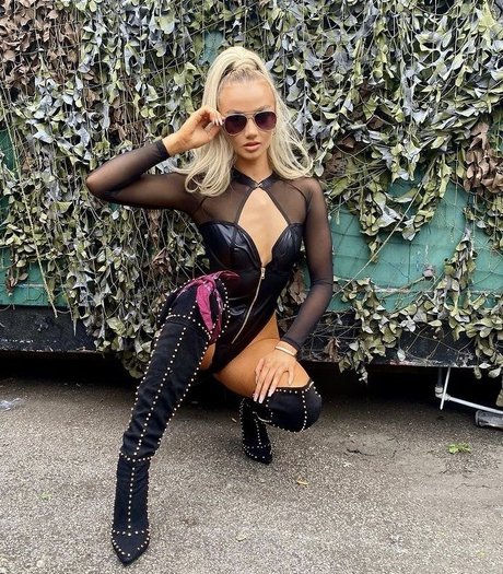 Grace Hemingway heiße akt galerien