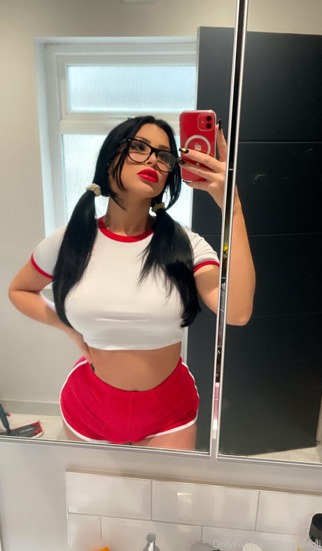 Yara Paoli top freie bilder