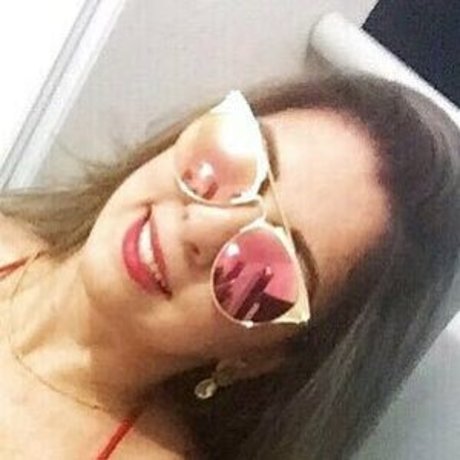 Mo Lora erotische erwachsene fotos