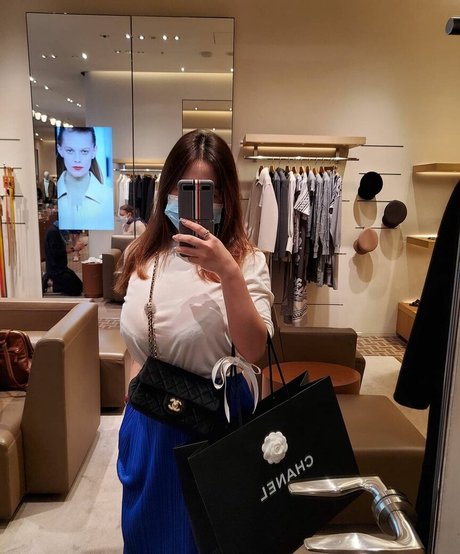 Uelee exklusive xxx bild