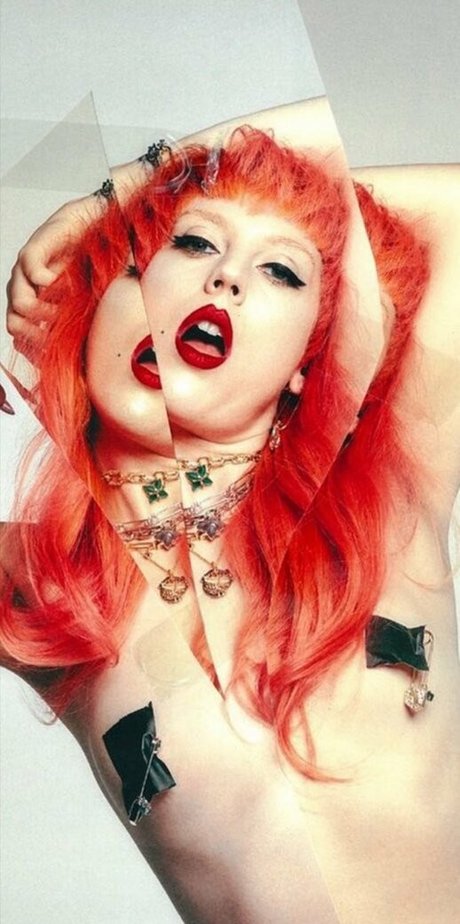 Izzy Phillips erotische top bild