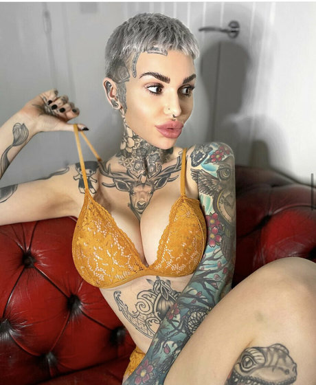 claire no hair top akt bilder