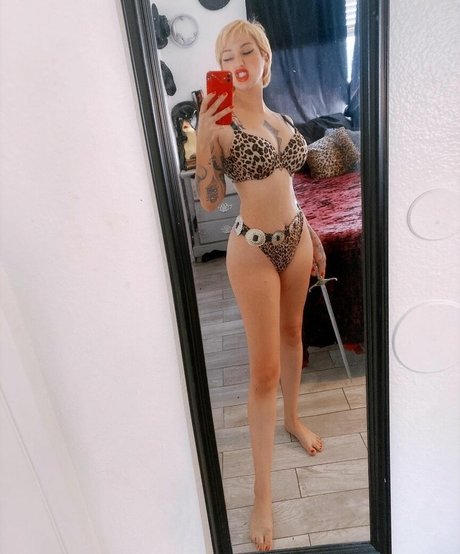 Rocknrollcleopatra schöne hd bild