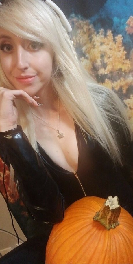 Moon IRL top pornographische galerie