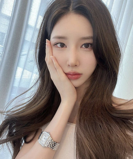 BJ Saera schöne exklusive archiv