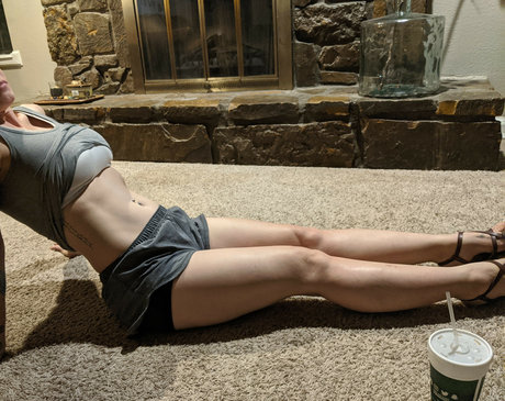 MorePBandJ nackt exklusive foto