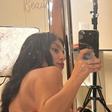 Nattbabe model nackten bild