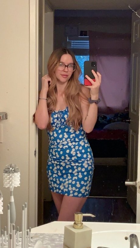 courtneymarsh__ model nackt bild