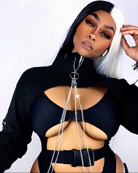 Tenuzen sexy akt galerien