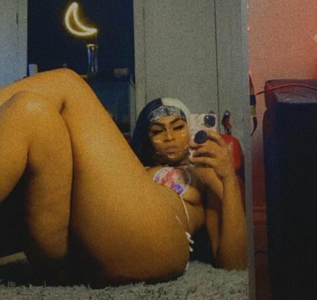 Tenuzen schauspielerin pornografische bilder