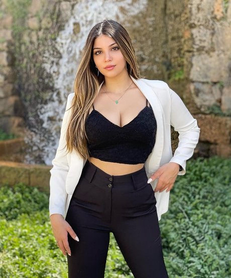 Gaelle Fares erotische kostenlose bild