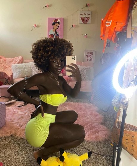 Cyn Kaine schöne porno bild