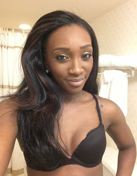 Dnay Baptiste perfekte porno bild