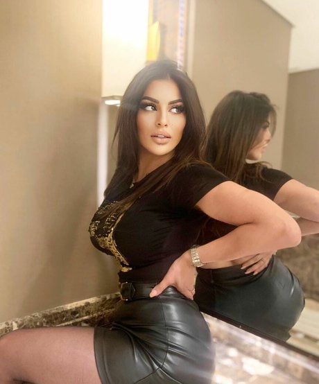 Amira Mounir Srarfi porno schöne bild