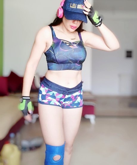 Islem Beji nackt sexy bilder