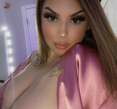 Daniela Ehimy exklusive kostenlose bild