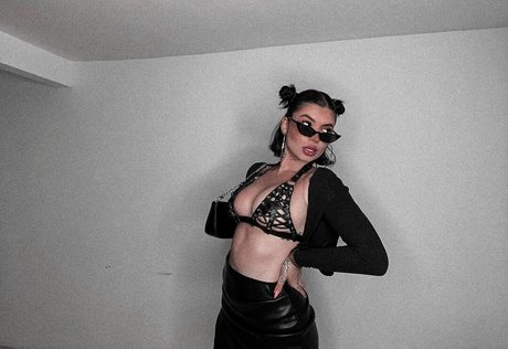 Alison Estrada kunst sex bild